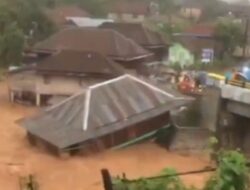 Banjir Bandang di OKU Selatan, Dua jembatan hanyut dan enam orang dikabarkan hilang