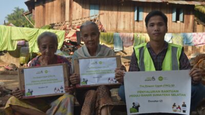 IZI Sumsel Salurkan Paket Bantuan Sembako Ke Korban Banjir Bandang Di Kabupaten OKU