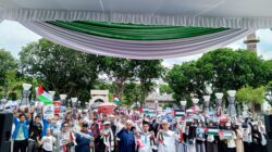 Peringati Satu Tahun Genosida, Ratusan Masyarakat Palembang Gelar aksi bela Palestina di Monpera Palembang