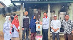 Gerak Cepat! H. M. Anwar Al Syadat dan Jumono Tinjau Korban Sekaligus Serahkan Bantuan Kebakaran di Karya Baru Palembang