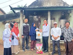 Gerak Cepat! H. M. Anwar Al Syadat dan Jumono Tinjau Korban Sekaligus Serahkan Bantuan Kebakaran di Karya Baru Palembang
